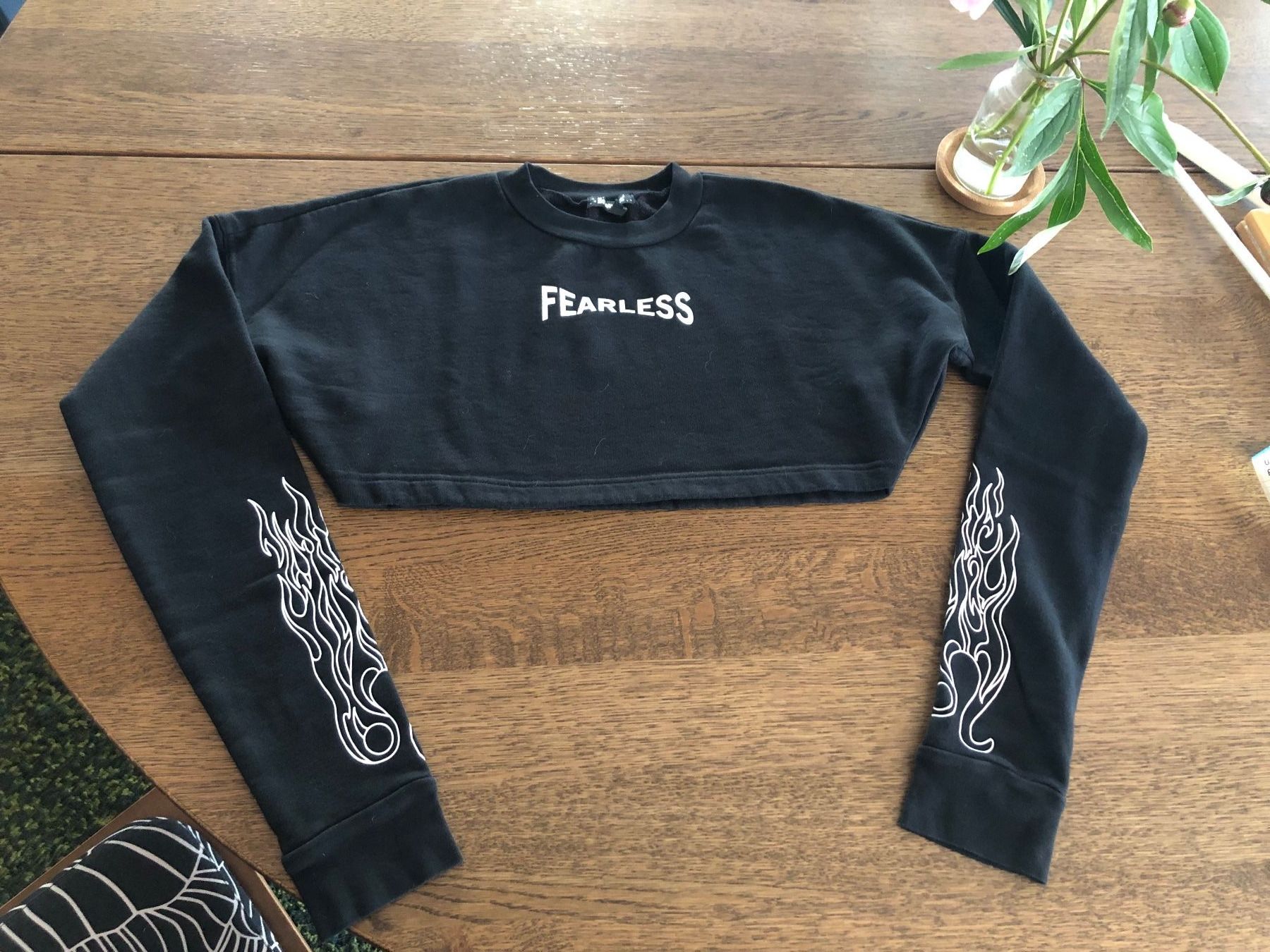 Pulls & Sweat-shirts: DOLLSKILL Fearless Pullover Crop Noir Flames S HOROSCOPEZ – D'occasion à St-Aubin FR par Tiweety 9