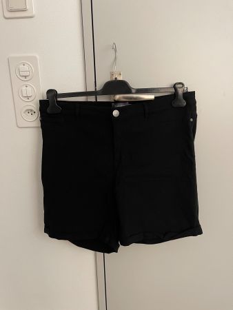Shorts von Junarose