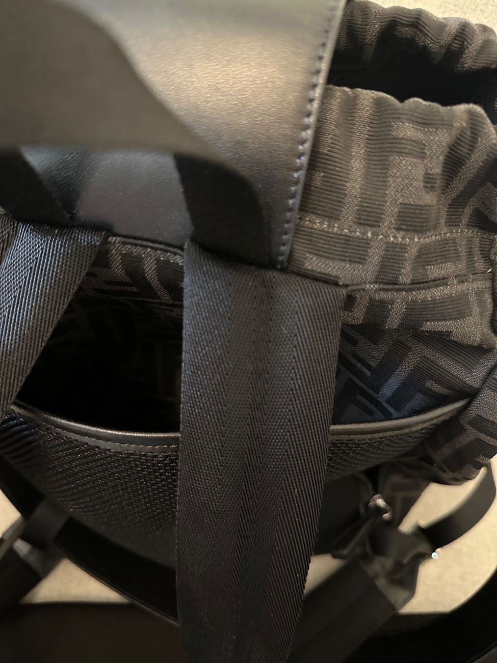Fendi Zaini: Fendi Rucksack Tasche Schwarz – Nuovo (secondo la descrizione) da Basel venduto da iulia_haul 8