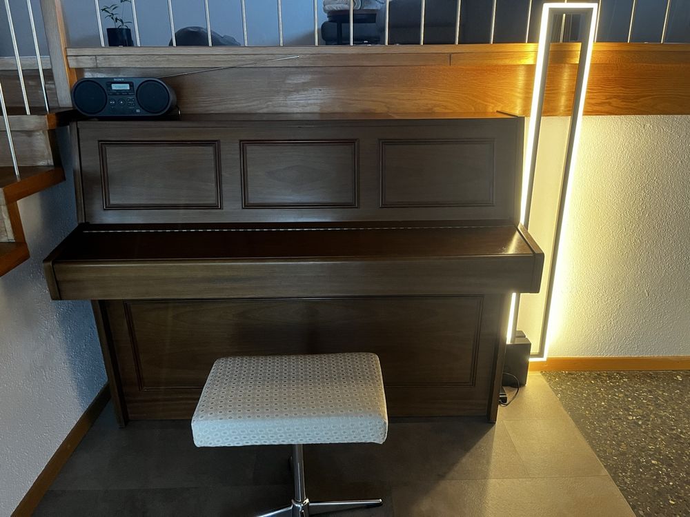 Klavier inkl.Stuhl (Gebraucht) in Baldegg für CHF 50 – nur Abholung auf ...