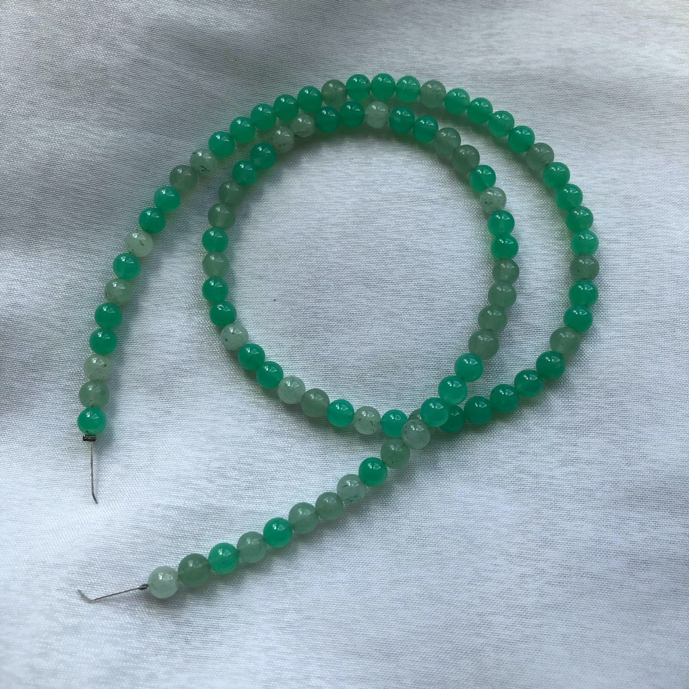 Pietre preziose: schöne "Jade" Perlen 6mm - 1 Strang 52cm – Nuovo e nell'imballaggio originale da Ittenthal venduto da Hwaggis