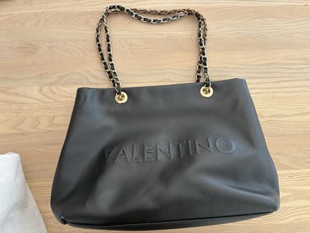Valentino Handtasche Schwarz Lederimitat gebraucht, Mängel