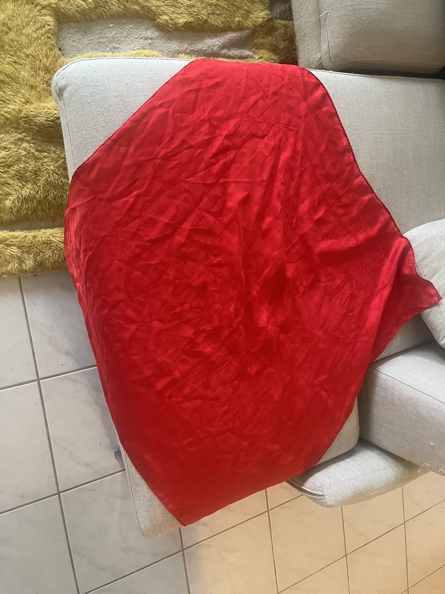 Hermès Foulards, Tücher & Schals: Hermès Schal Seide rot – Gebraucht aus Sarnen von HomeFashionArtDesign 1