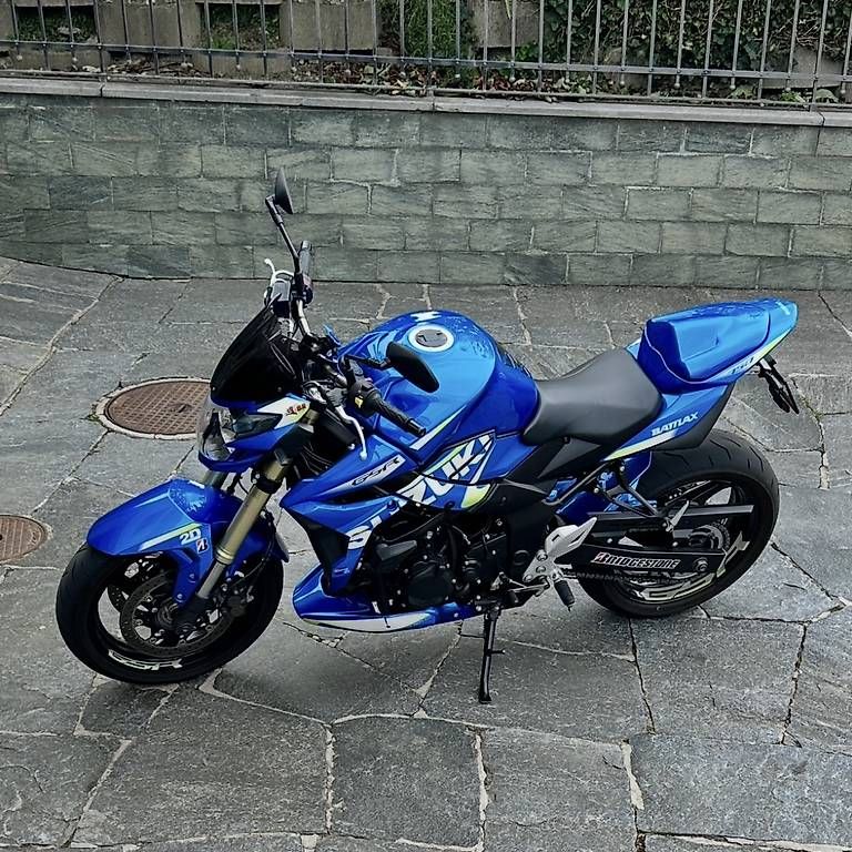 Strasse: Suzuki GSR 750 – Gebraucht aus Lugano von perinigeo 2