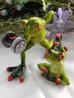 💚 2 "sportliche" vintage Frösche Figuren Keramik neuwertig