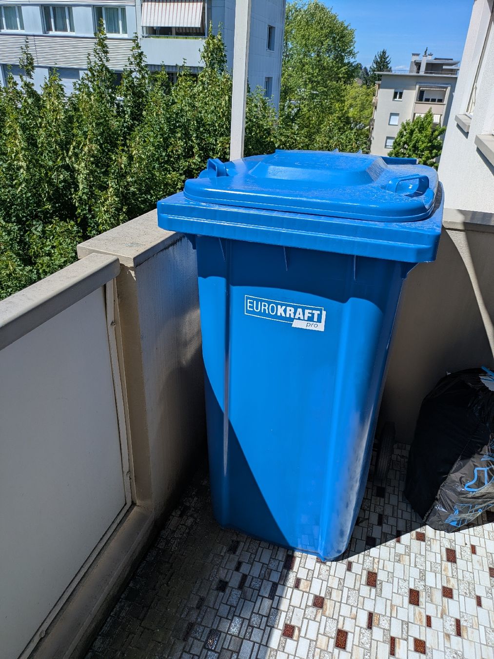Poubelles: Papier Tonne  – D'occasion à Diepflingen par Ricarda_96