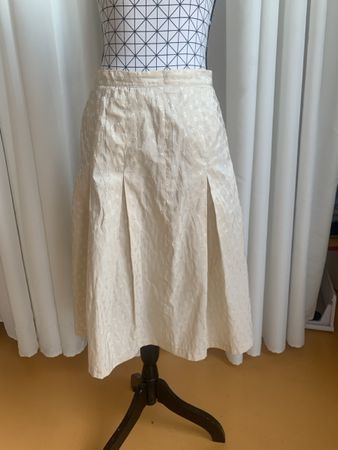 Rock SEM PER LEI. Beige Blumenmuster Groesse 36 neu