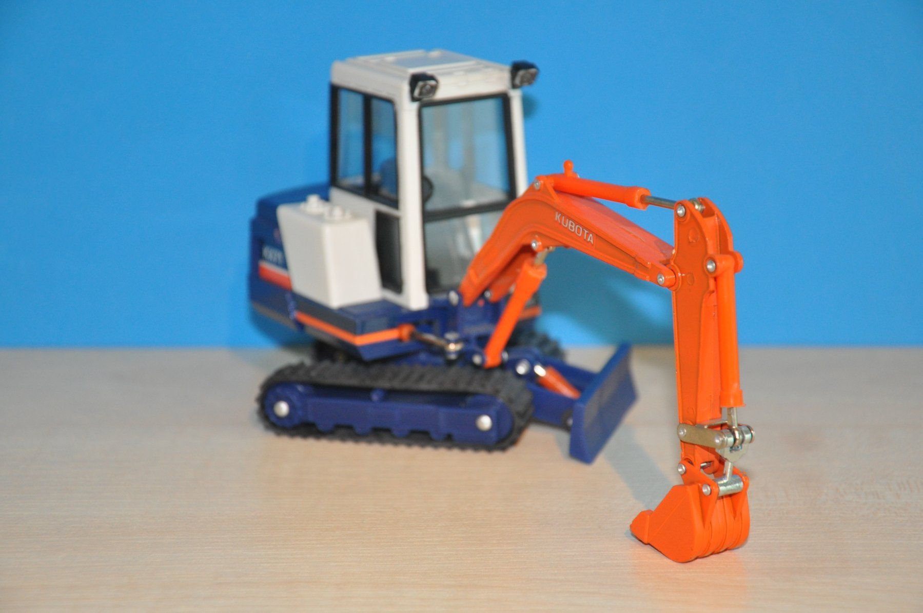 Modellbausätze & Standmodelle: KUBOTA KX-71 Raupenbagger – Gebraucht aus Mitlödi von worker04 3