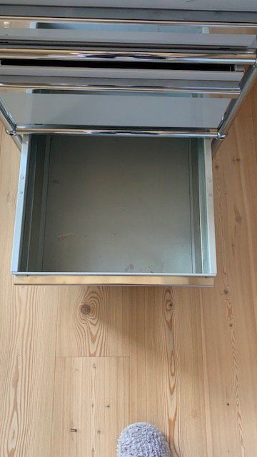 USM Eléments de bureau: Rollcontainer USM silbergrau – D'occasion à Winterthur par remdeiw 3