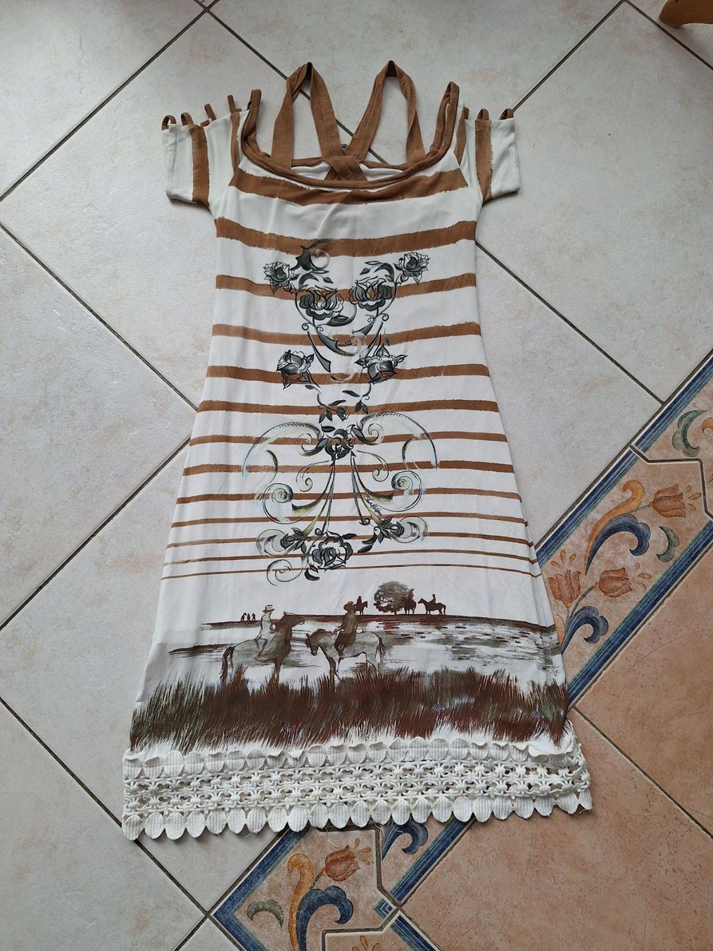 Vestiti: Robe Save The Queen S – Nuovo (secondo la descrizione) da St-Triphon venduto da Jldr0 3