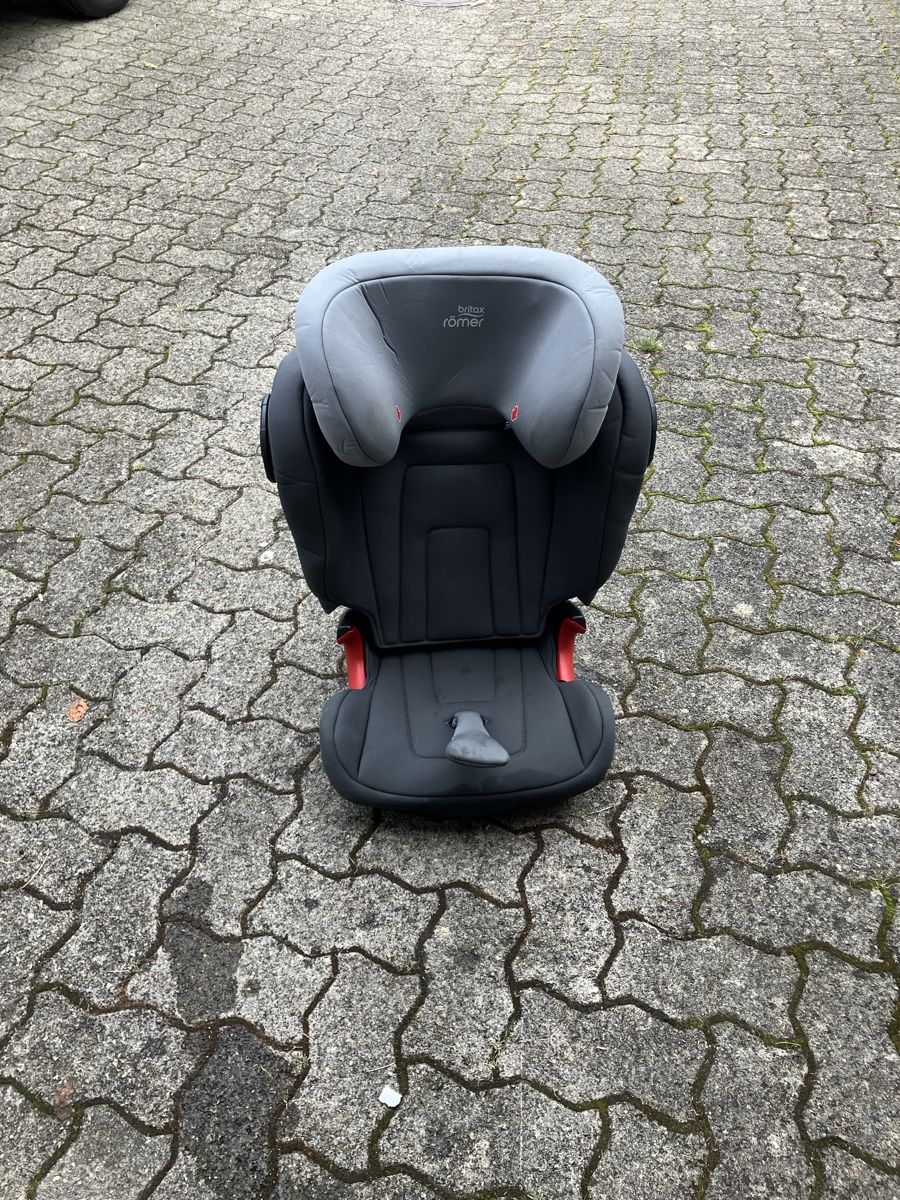 Britax Römer Seggiolini per auto: Römer Kindersitz Kidfix s – Usato da Birrwil venduto da nicole86ch