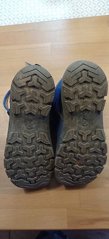 Scarpe da uomo: Chaussures de marche randonnée Décathlon Quechua 35 – Usato da Daillens venduto da Virginie1306 1