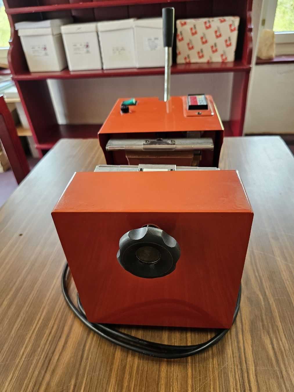 Tutte le macchine: KLEGA Multimug Tassenpresse – Usato da Meisterschwanden venduto da Hummer21 5