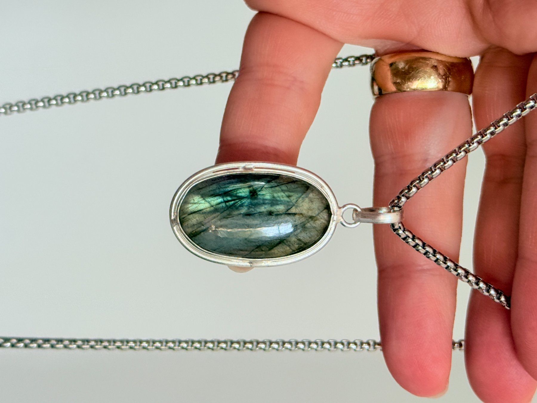 Ketten: Fashionable labradorite necklace – Neu und originalverpackt aus Genève von AGBERG 3