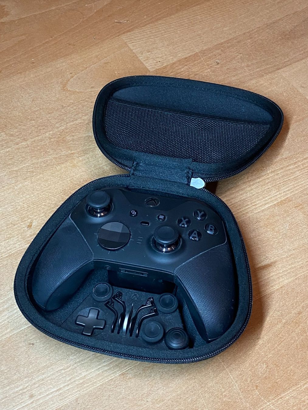 Microsoft Controller: XBOX ELITE Series 2 Controller + Groot als Controllerhalter – Usato da Netstal venduto da nandogarcia 1
