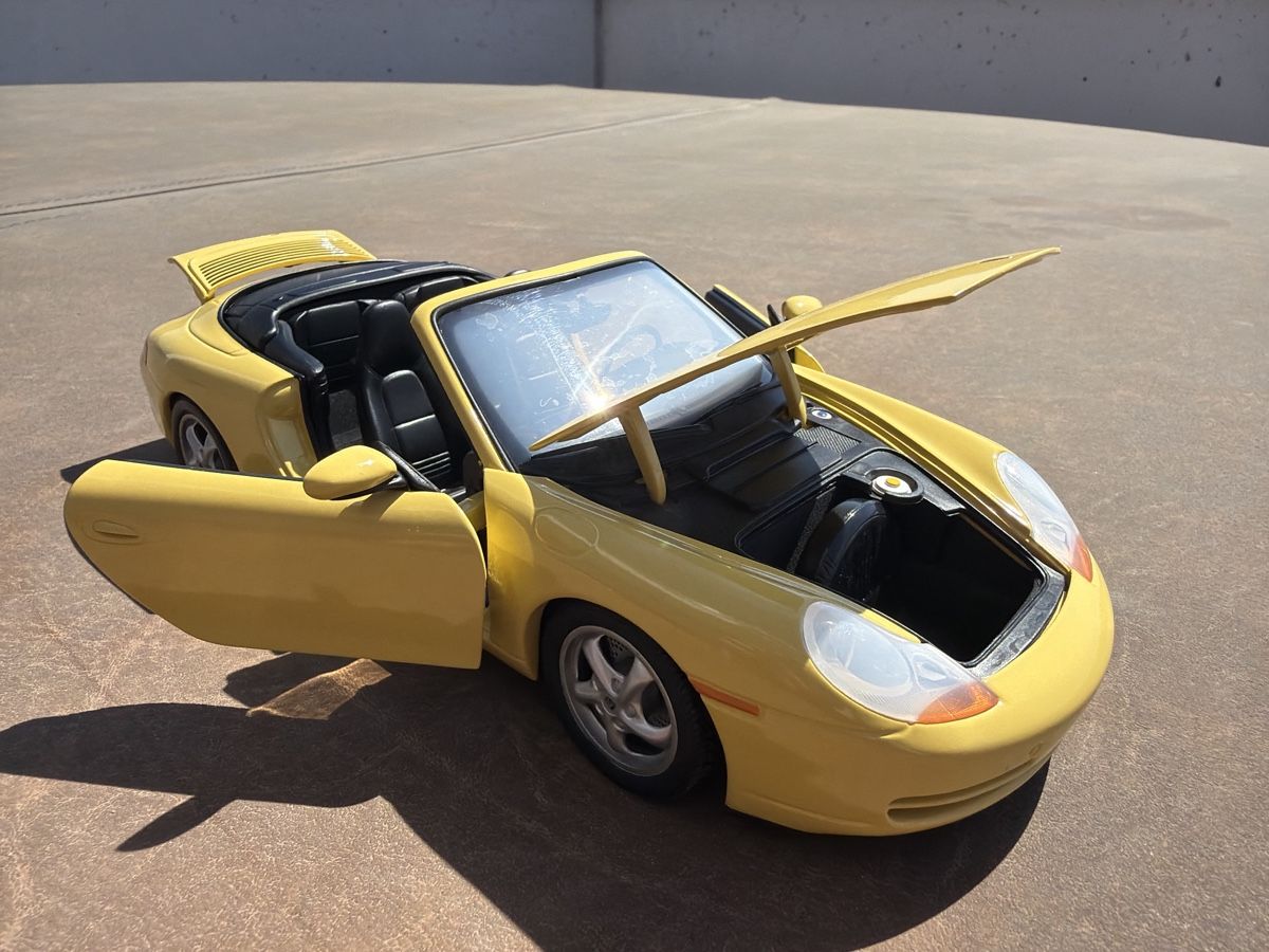 UT Models Modellini d'auto: Porsche 996 Carrera - 1/18 - UT Models – Usato da Wolfwil venduto da Rolex1 6