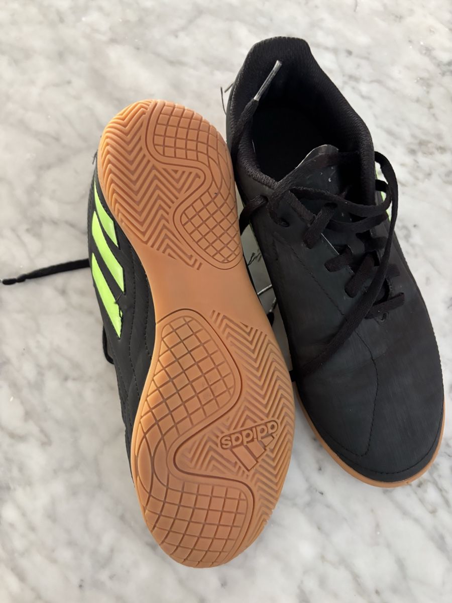 Adidas Herrenschuhe: Hallenschuhe Adidas Gr. 37.5 – Gebraucht aus bern von marion78 1