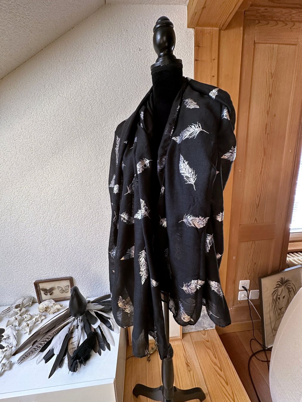 Foulard & Sciarpe: Schwarzer Schal mit silbernen Federn - neu – Usato da Gümmenen venduto da FelizitasHermann 3