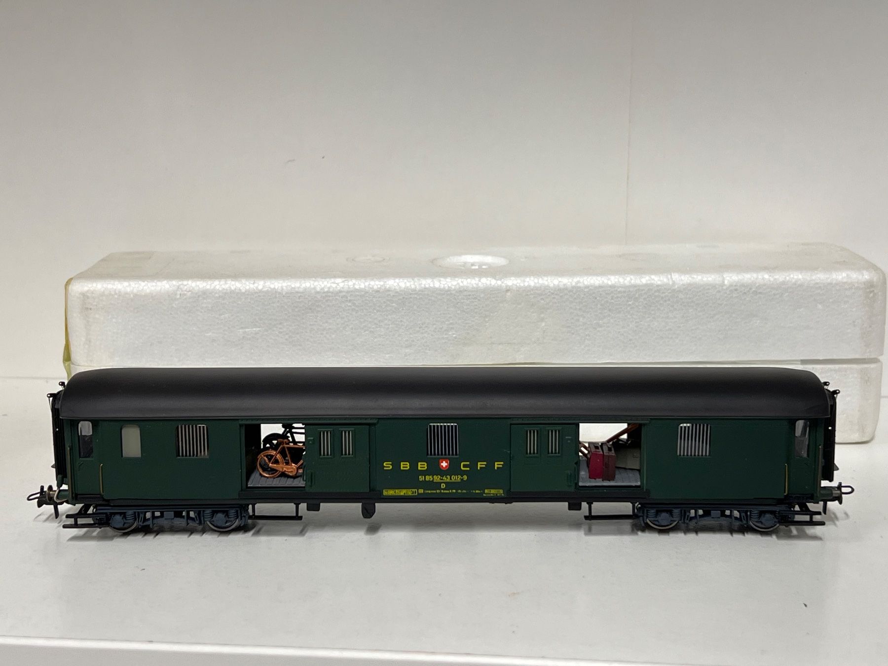 Metropolitan Modellini di ferrovie: Metrop 7080  SBB  Fourgon-Gepäckwagen H0 DC – Usato da Neuenhof venduto da ludovicco