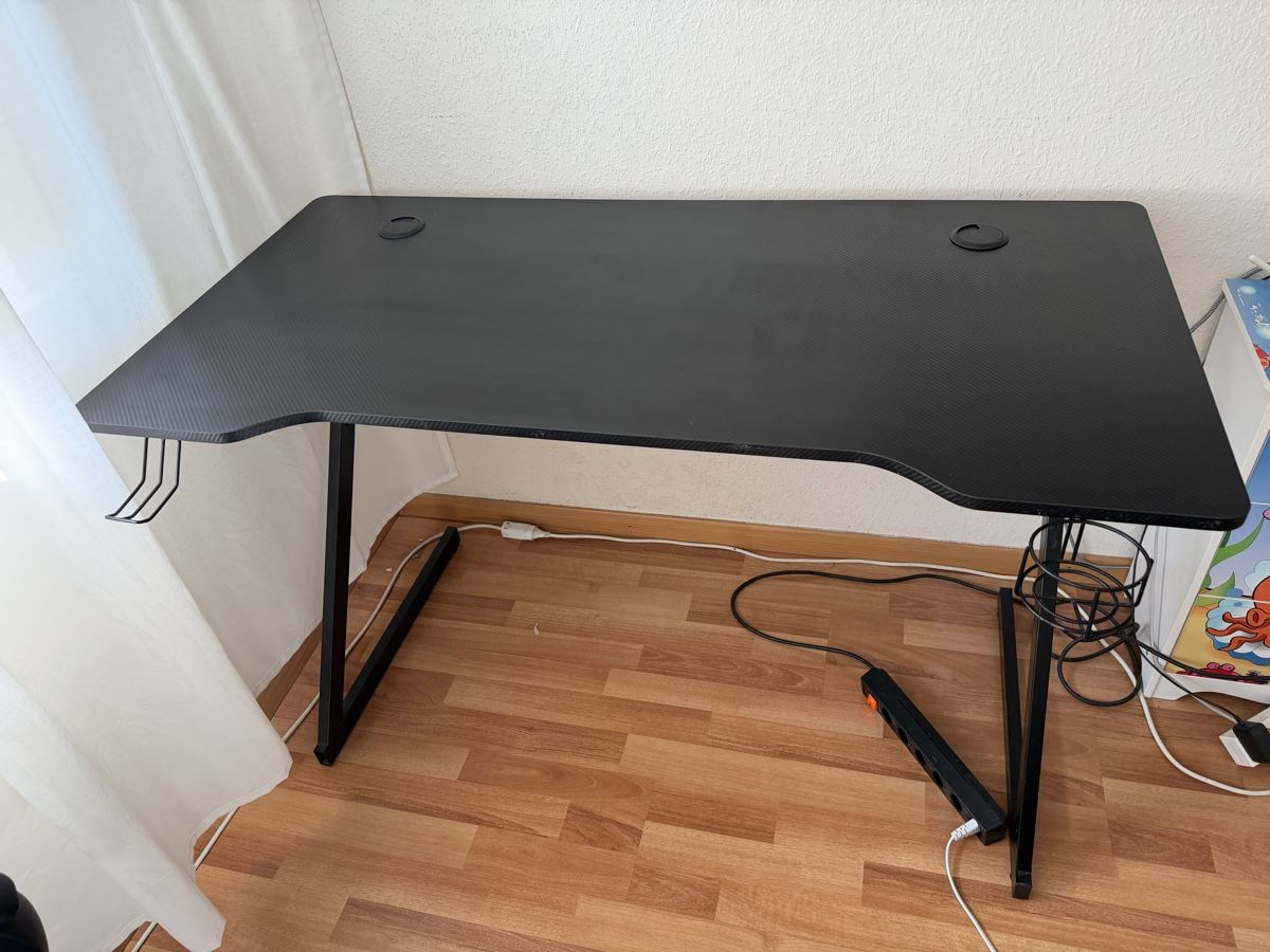 Jysk Tables: Gaming table – Neuf (Voir description) à Arbon par lea_h6r7