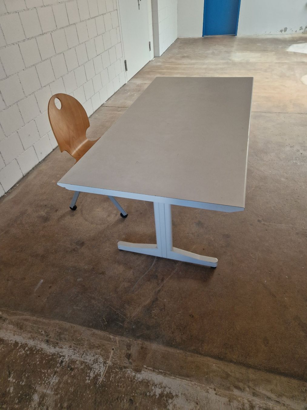 Tavoli: Tisch mit Stuhl – Usato da Fraubrunnen venduto da beat018 1