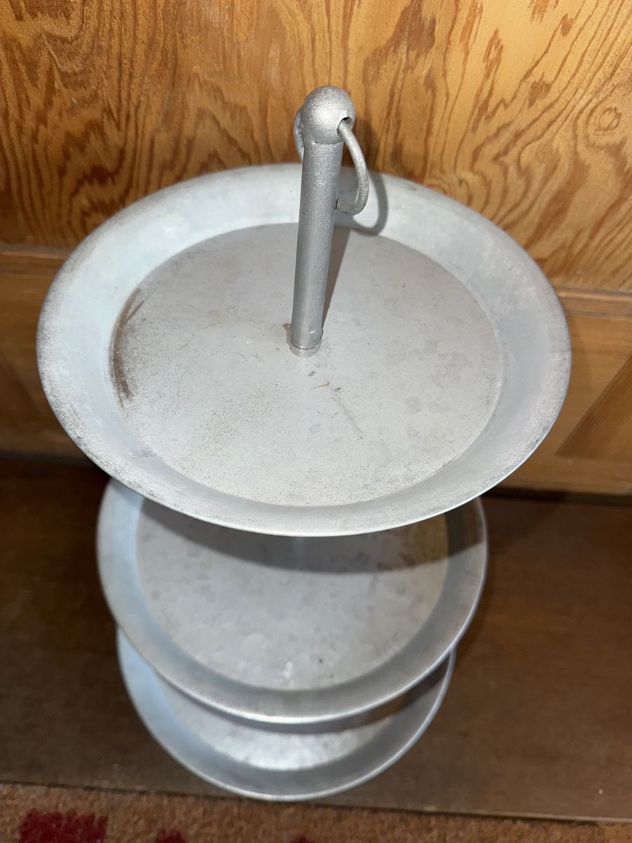 Alle Dekorationen: Etagère aus Aluminium, 55cm gross – Gebraucht aus Pfäffikon ZH von lenaviktoria 2