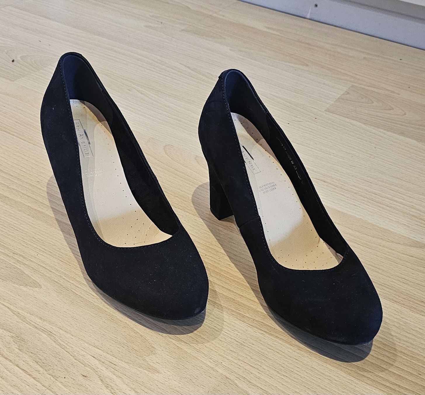 Chaussures femmes: Schöne klassische Pumps – D'occasion à Fehraltorf par Sumin