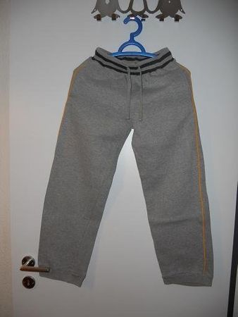 Neu: Trainerhose - grau - Gr. 140