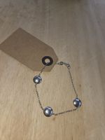 Bracelet argenté à billes, idéal pour l'été!