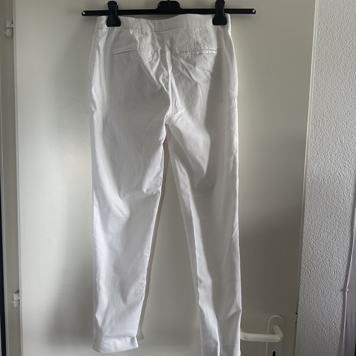 Hallhuber Pantaloni: WHITE HALLHUBER BASIC SLIM-FIT PANTS M – Usato da Zofingen venduto da JumpInVintage 1