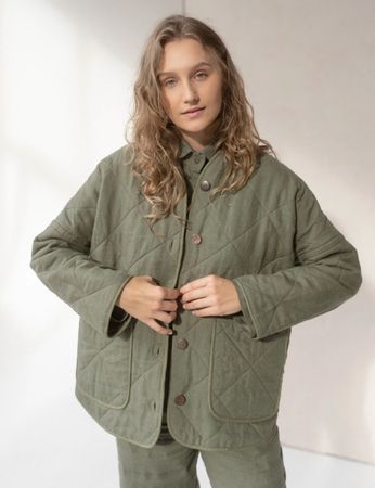 Gesteppte Jacke von kleinem Schweizer Label (Sun + Her)