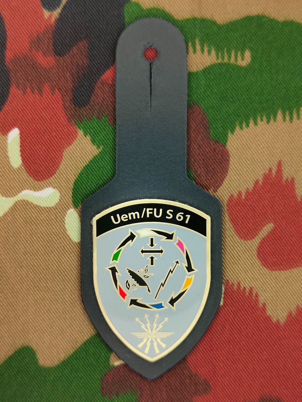 Schweizer Armee Placchette & Badge: Brusttaschenanhänger Uem/FU S 61 – Usato da Bauma venduto da SwissMilitaria