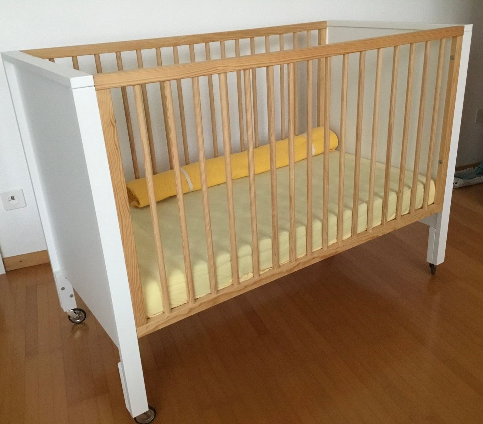 Betten: Kinderkraft Babybett Mia White – Gebraucht aus Bassersdorf von Herrenweg