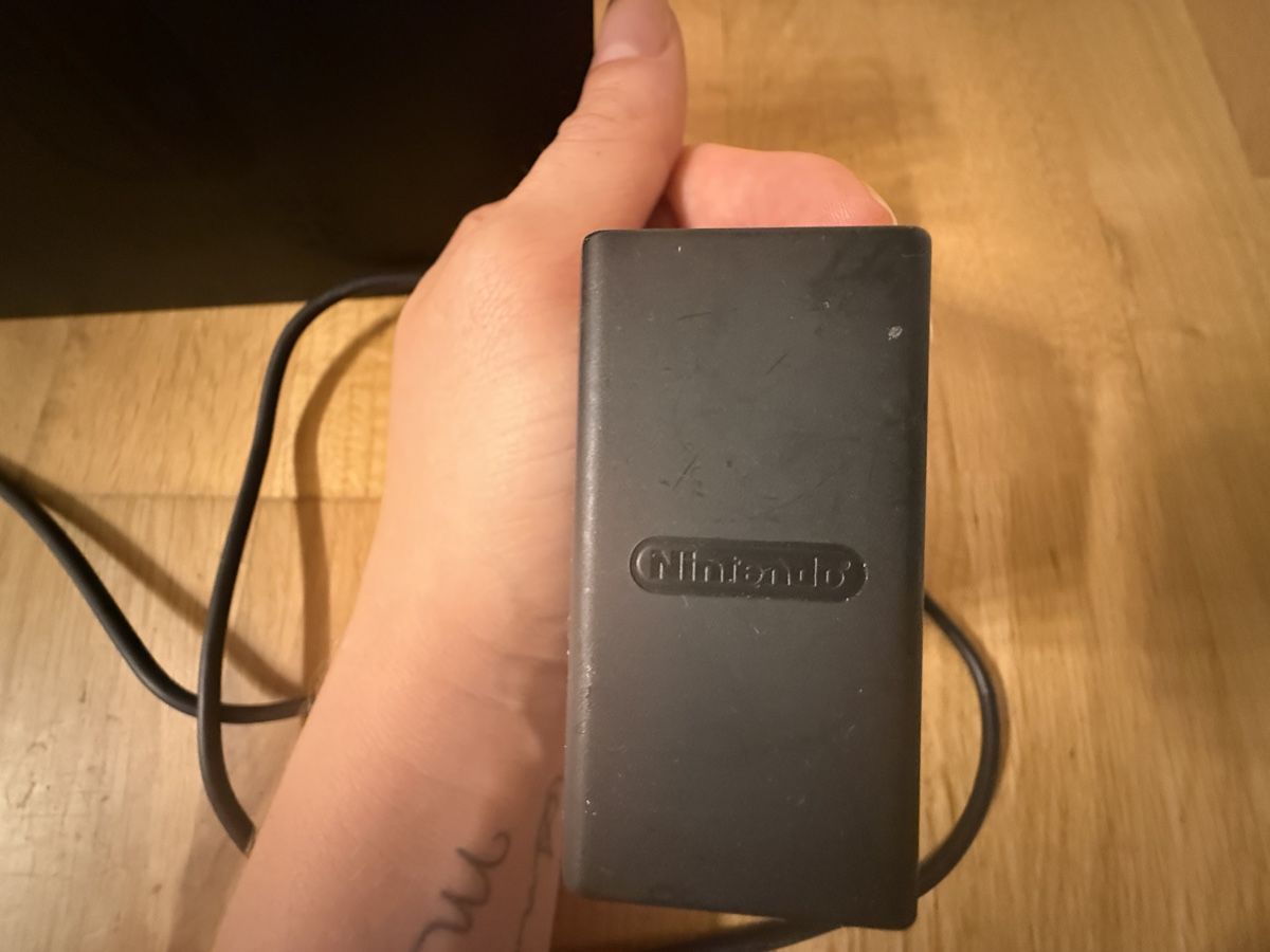 Nintendo Controller: Nintendo Switch Set: Dock, 2x Netzteil, Joy-Cons, Tasche – Gebraucht aus Hettiswil von jes_ss98 5