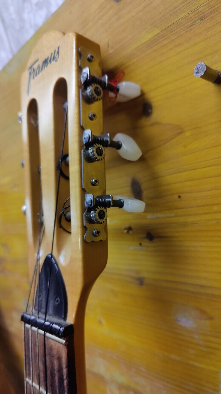 Framus Strumenti musicali: Framus 76B Konzertgitarre (LG) – Usato da Neuenhof venduto da bro_9zsg 2