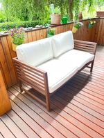 Gartensofa Holz mit weissen Polstern guter Zustand