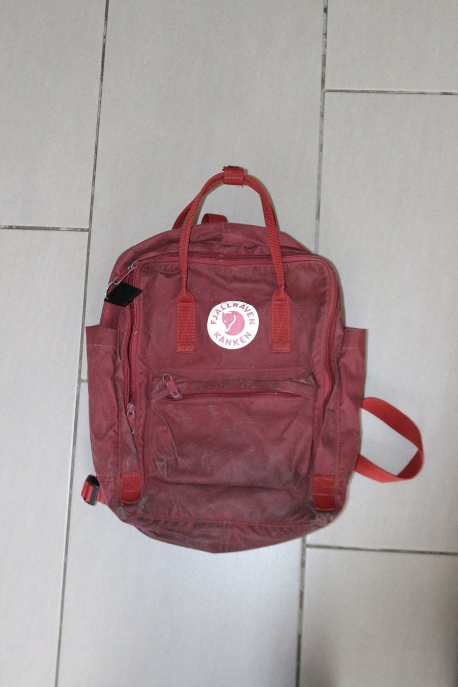 Fjällräven Zaini: Fjällräven Rucksack dunkelrot – Usato da Schötz venduto da mag_pw7w