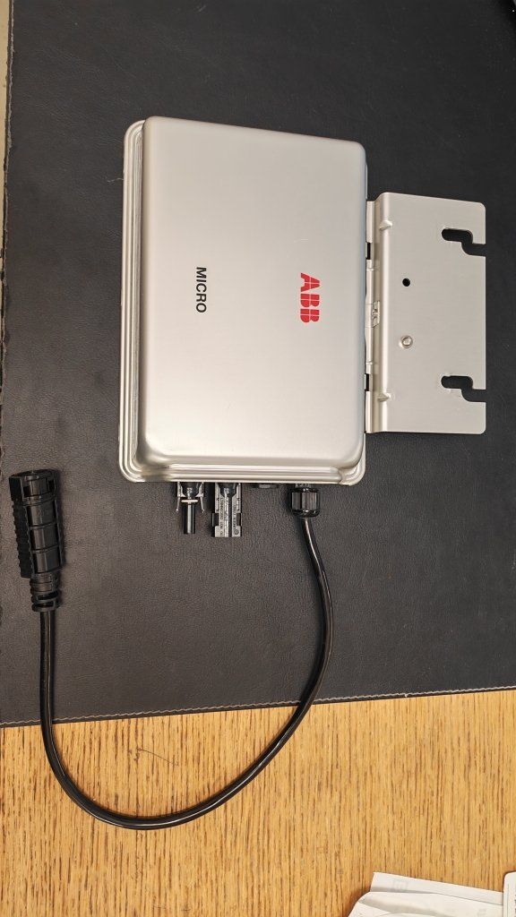 Dispositivi a energia solare: Solar Inverter ABB – Nuovo e nell'imballaggio originale da Kloten venduto da mmr1