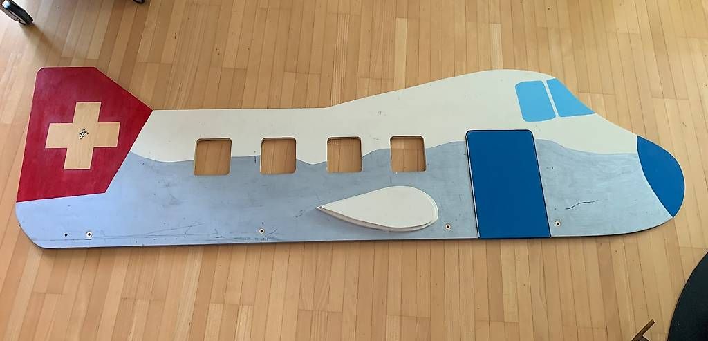 Jouets: Flugzeug aus Holz – D'occasion à Liestal par redfive01