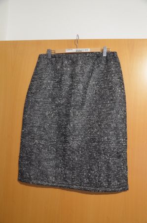 TAILLE 44-46 JUPE NEU