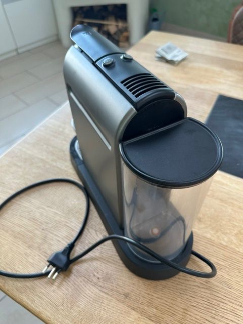 Nespresso Kaffeemaschinen & Espressomaschinen: Nespresso Kapselmaschine – Gebraucht aus Thalwil von makana01 3