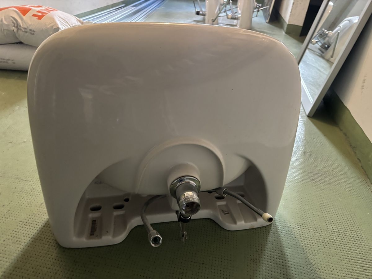 Laufen Lavabi & lavandini: Lavabo Laufen mit Armatur – Usato da Basel venduto da Lance81 1