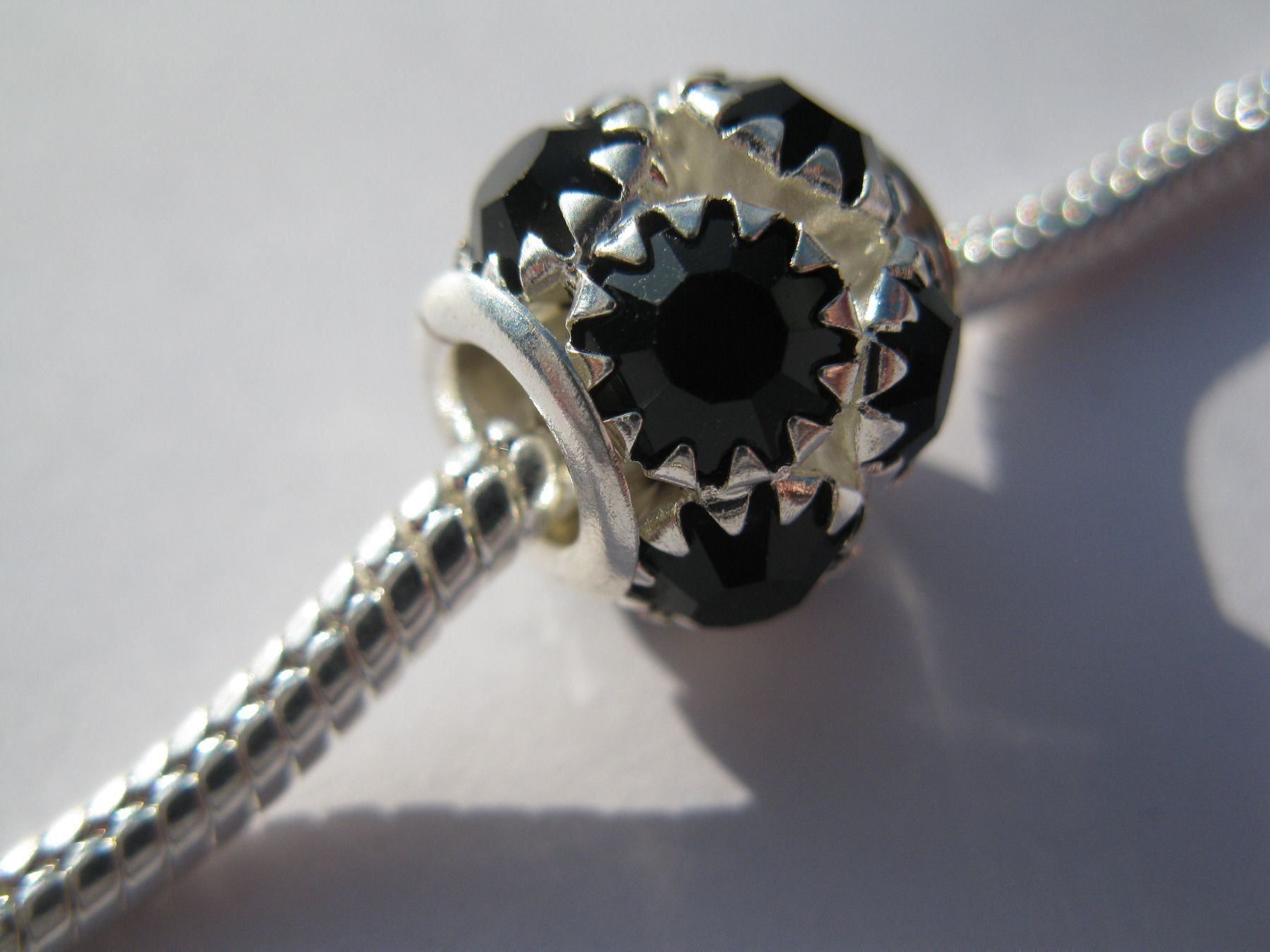 Perle (finte): 2 Grosslochperlen, Beads versilbert mit Strass schwarz – Nuovo e nell'imballaggio originale da St. Margarethen TG venduto da LuanaKa