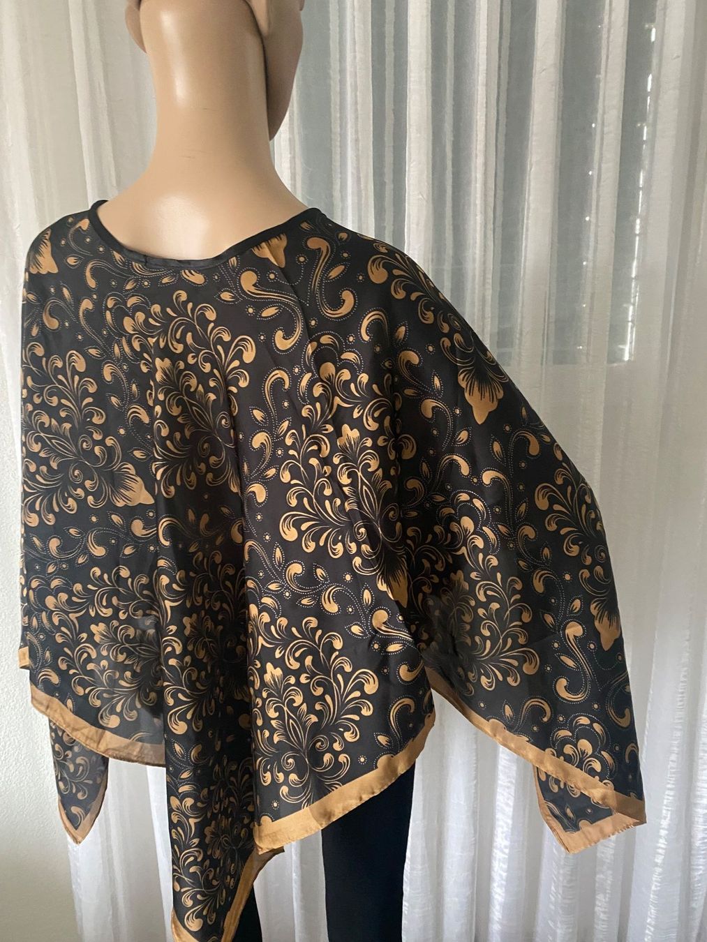 Blusen: edler/stylischer Blusen-Poncho,Silk-Feeling,1 Size – Neu und originalverpackt aus Winkel von ferrari2022 5