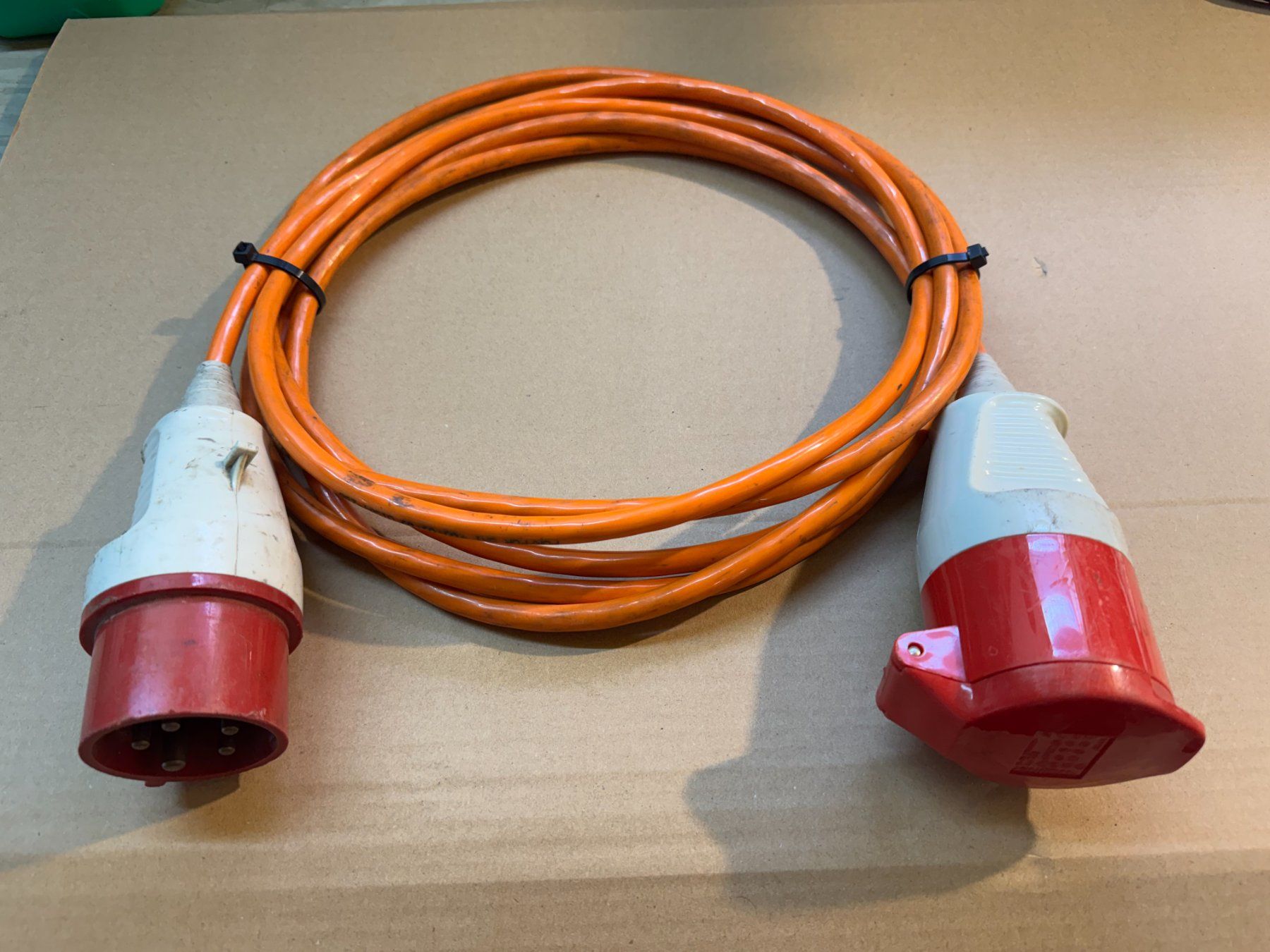 Cavi: Rallonge électrique CEE 400V - 16A, 5 mètres * – Usato da Tatroz venduto da DanielCut