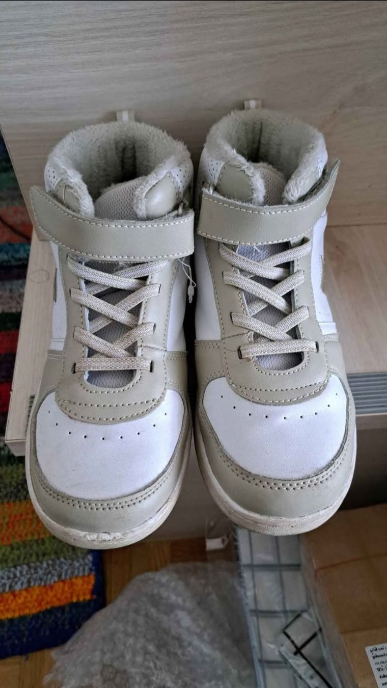 Fila Scarpe per ragazzi: fila ,chaussures taille 34, bon état – Usato da Meyrin venduto da Zahra011