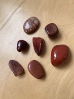 Lot de 7 pierres naturelles polies rouges et brunes