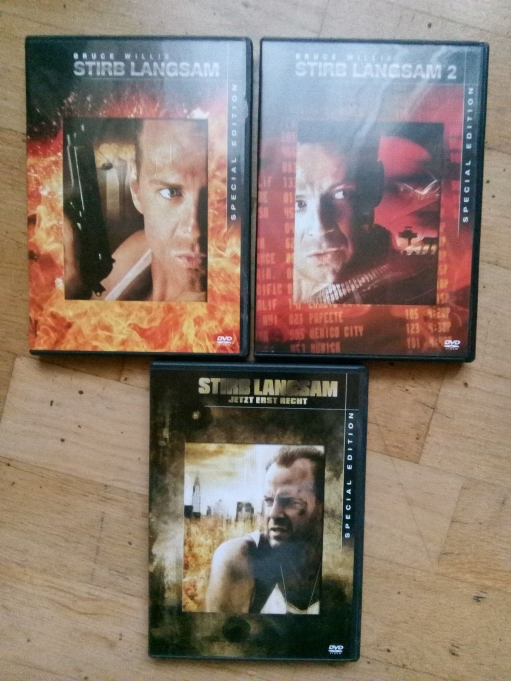 Tutti i DVDs: Stirb Langsam (Trilogie)  Special Edition  > De & Eng < – Usato da St. Gallen venduto da elk2024