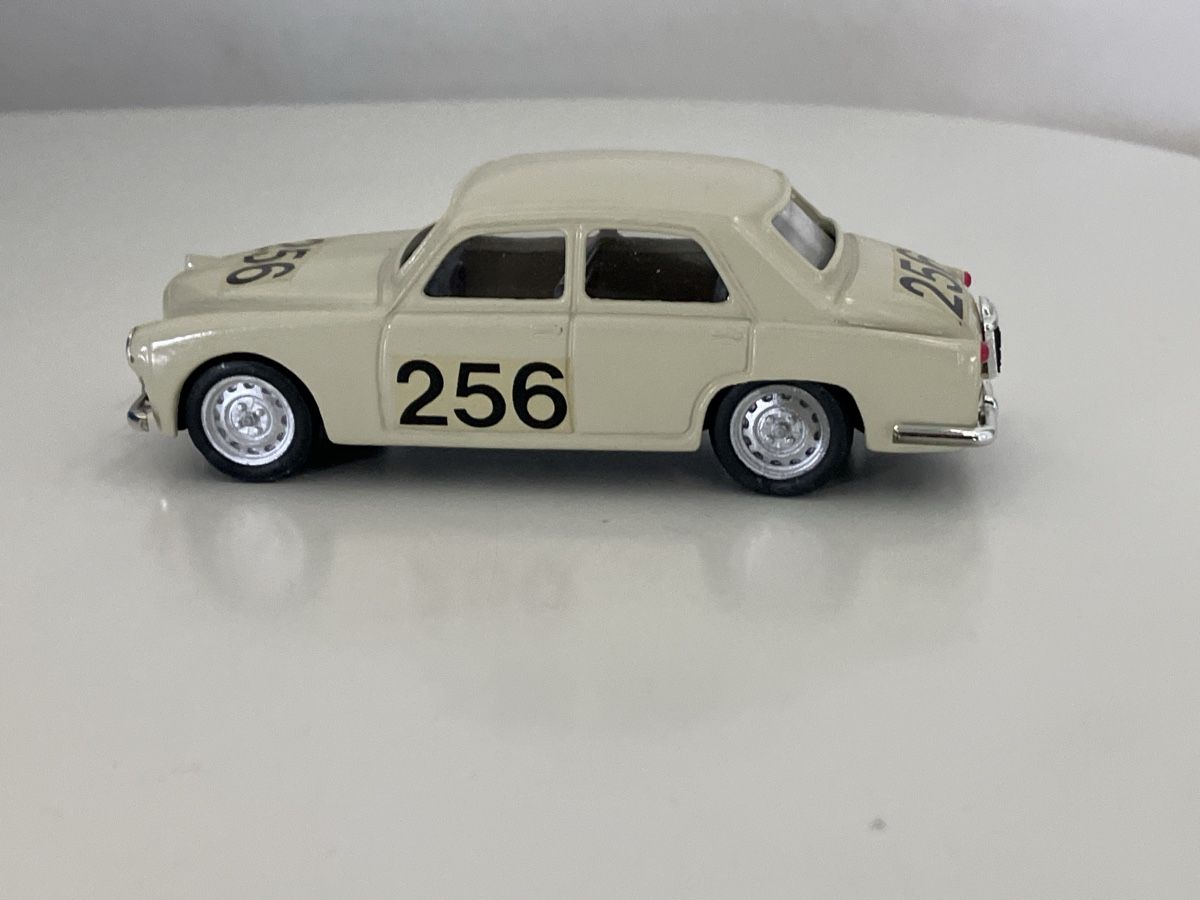 Alfa Romeo Modellini d'auto: Alfa Romeo 1900, Brumm 1:43 – Usato da Seuzach venduto da steig43 1