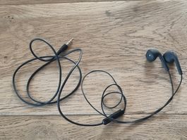 Écouteurs intra-auriculaires noirs avec jack 3,5 mm